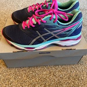 ASICS gel cumulus 18 - Women’s size 8.5.